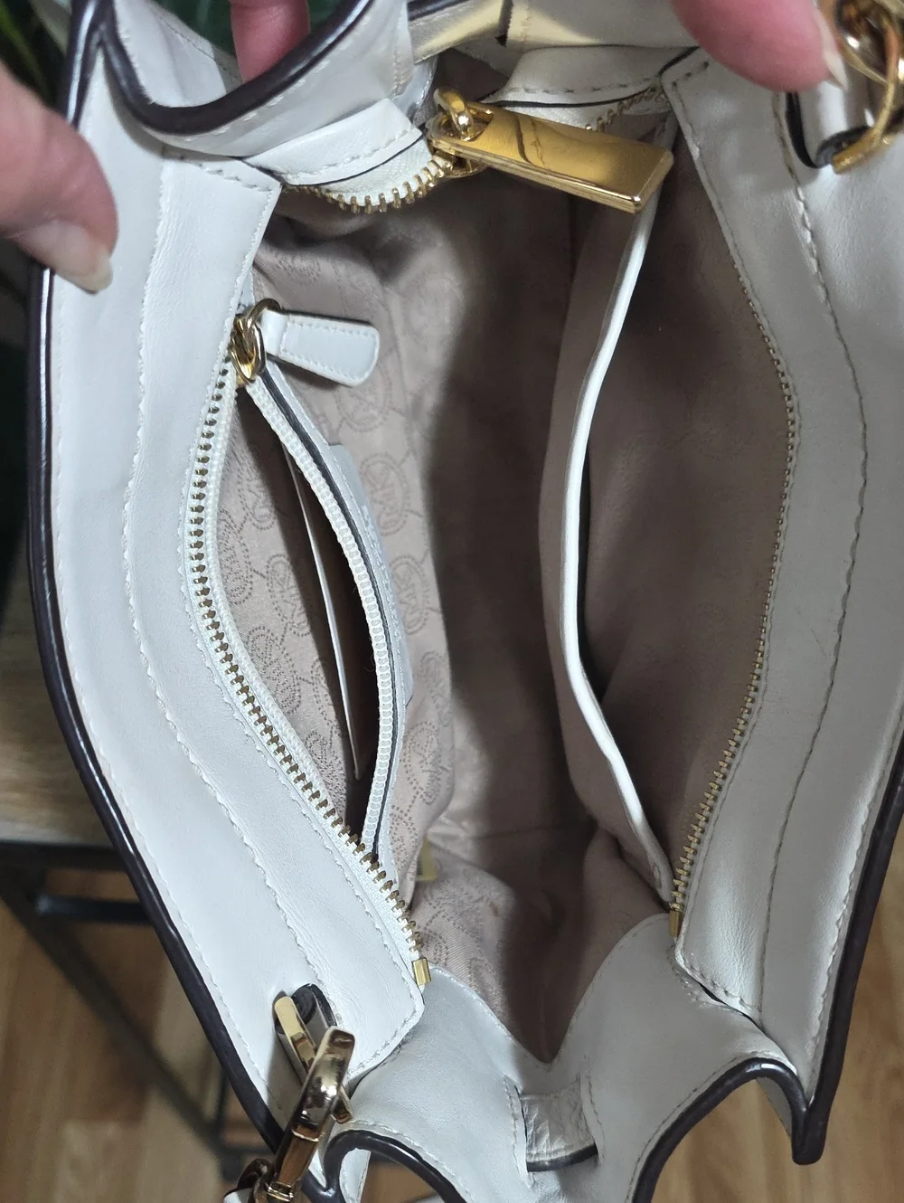 Michael Kors Hamilton Crossbody White Leather Gold Hardware Excellent Condition
